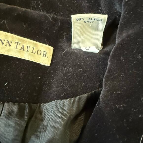 Vintage Ann Taylor Velvet Blazer Size 6 Black Three Button Lined Long Academia - Picture 11 of 11